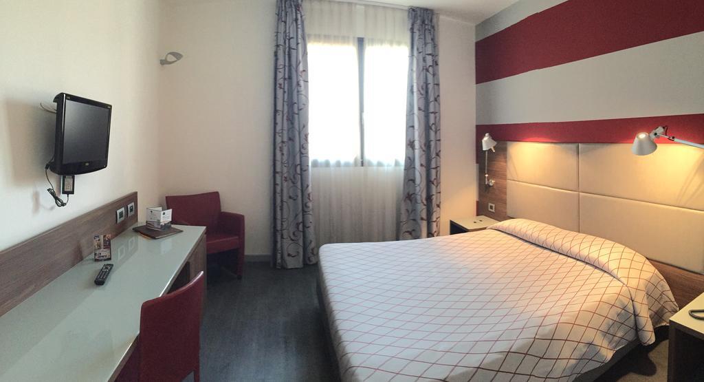 Hotel Del Parco Віджевано Екстер'єр фото