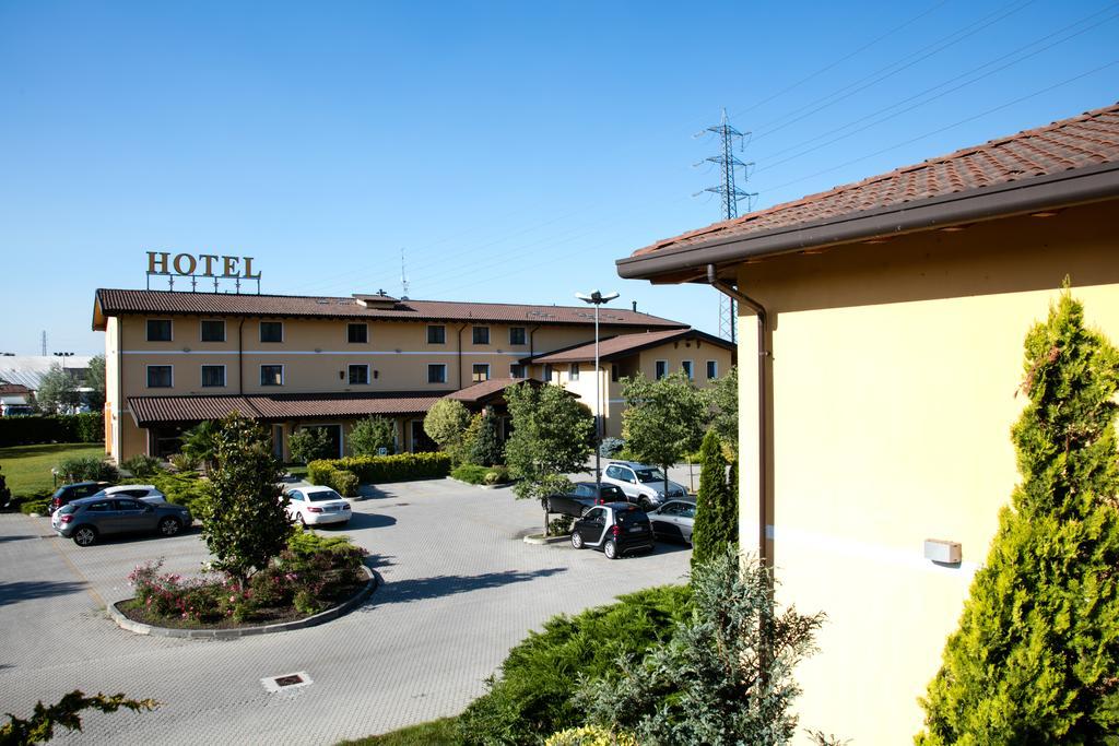 Hotel Del Parco Віджевано Екстер'єр фото